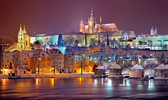 pražský hrad v noci